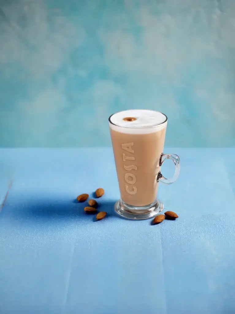 Mandlové caffe latte: Vůně minulého, předzvěst budoucího